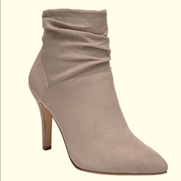 ⭐️Fergalicious Shelia fabric pointed toe Boot - Picture 1 of 12